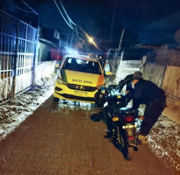 Ruta 22: circulaba en moto sin licencia ni documentación