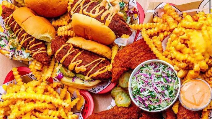 Popular hot chicken chain to open first Louisville location this week