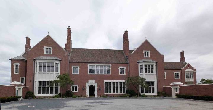 Distinctive Greenwich Properties Receive Landmarks Recognition Plaques