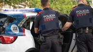 Discute con el camarero de un bar por usar el lavabo, le pide la hoja de reclamaciones y acaba llamando a los mossos por este motivo