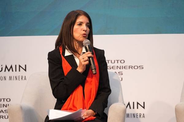 JULIA TORREBLANCA EN PERUMIN 37: CANDIDATOS DEBEN GARANTIZAR QUE NO RECIBIRÁN FINANCIAMIENTO DE LAS ECONOMÍAS ILEGALES