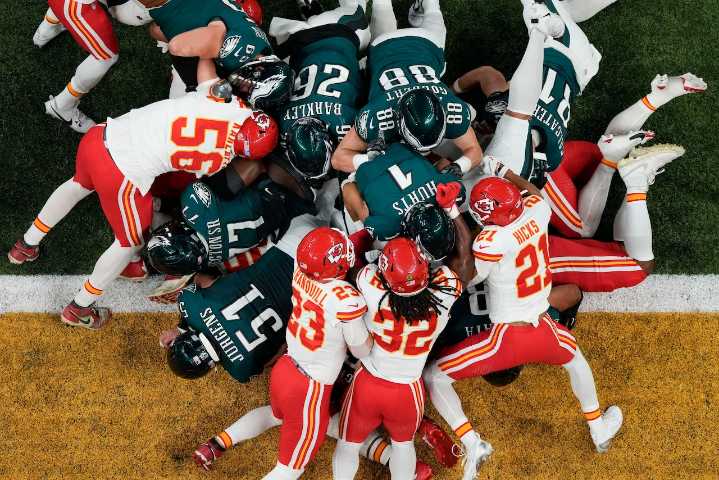 Eagles speak out after tush push sparks controversy vs. Chiefs