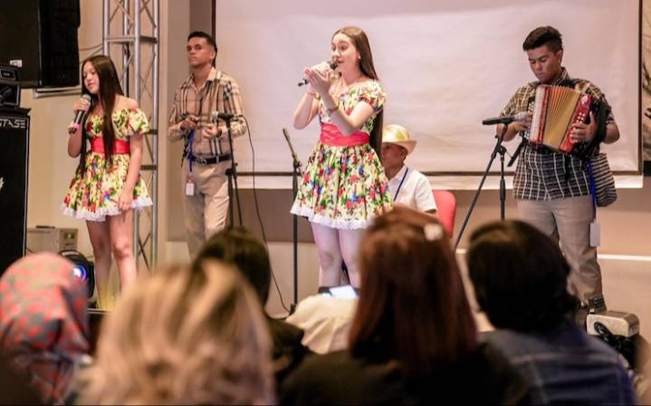 Más de 5.500 colegios amplían el tiempo escolar para fortalecer la formación integral de niñas, niños y jóvenes en Colombia