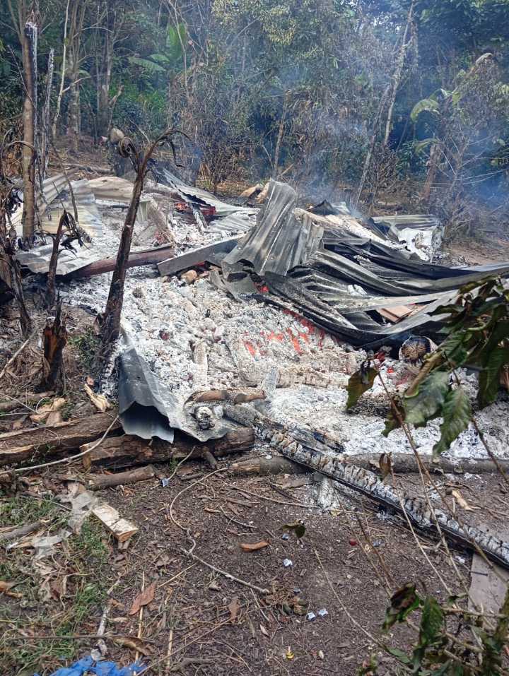 Incendio urbano destruye vivienda en Longar