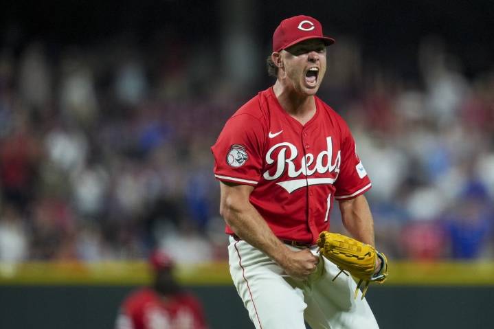 Deadspin | One game out of wild-card spot, Reds seek sweep of Cubs