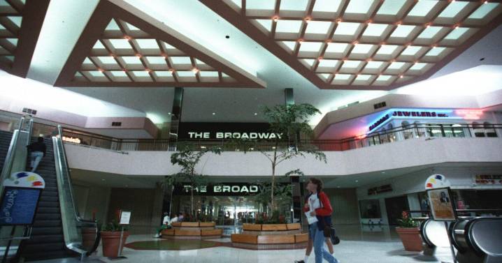 Abandoned Hawthorne mall must be redeveloped or razed by next summer