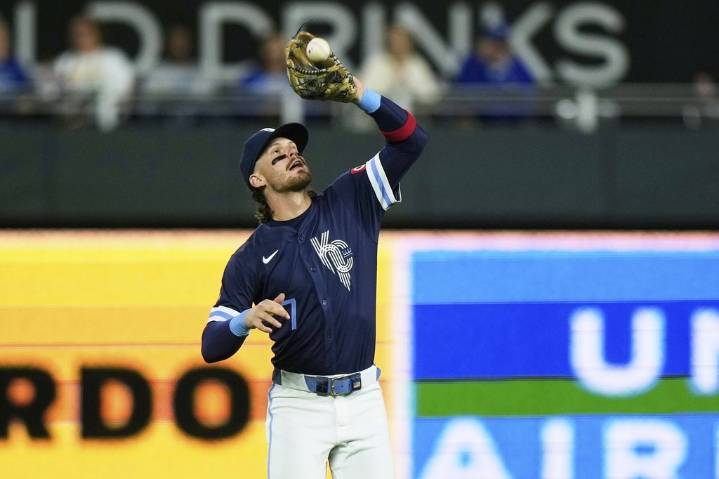 Bobby Witt Jr. leaves game with low back spasms