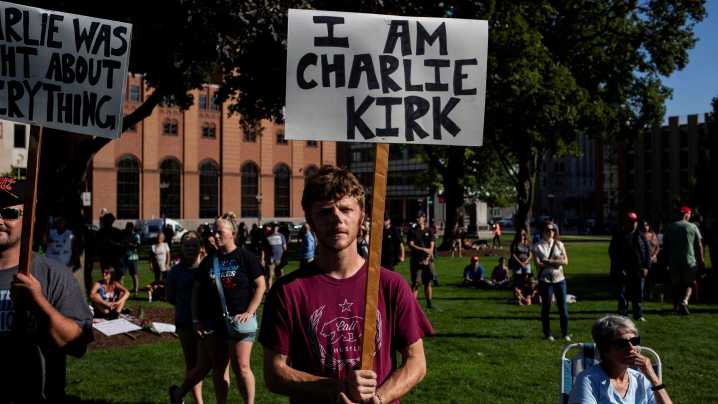 El funeral de Charlie Kirk congrega a más de 100.000 personas en un acto blindado por la seguridad nacional
