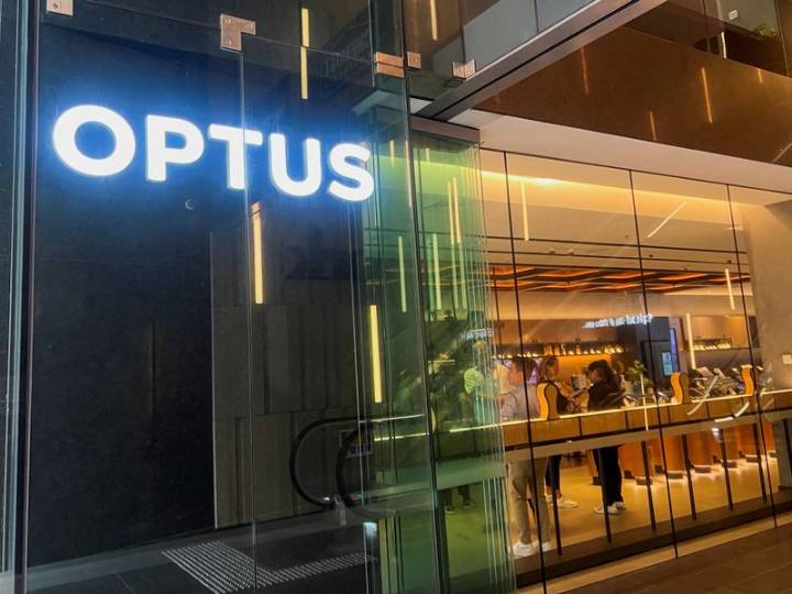 Three dead in Australia after Optus glitch disrupts emergency calls
