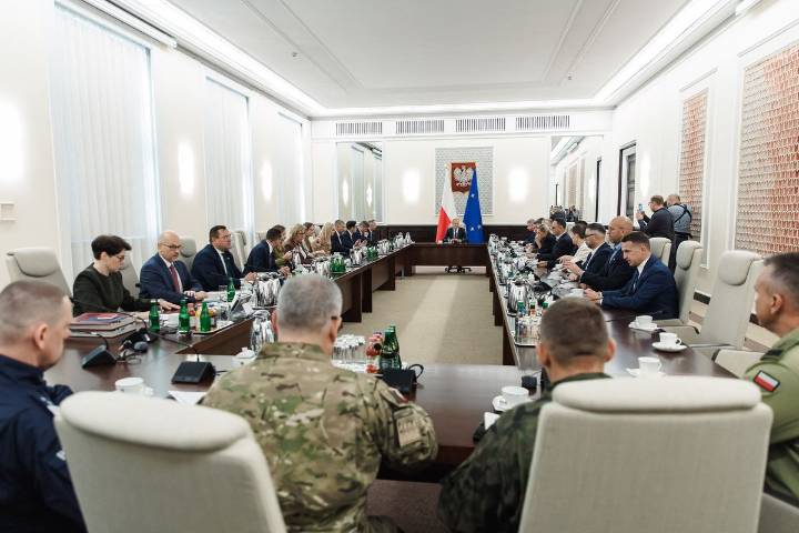 "Provocación a gran escala", incursión de drones rusos, afirma Polonia