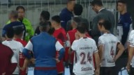 Represión policial a hinchas de Lanús obligó a suspender el partido con Fluminense: ya se reanudó