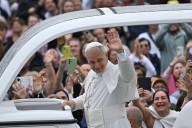 Papa León XIV cumple 70 años y lo celebra ante miles de fieles en el Vaticano