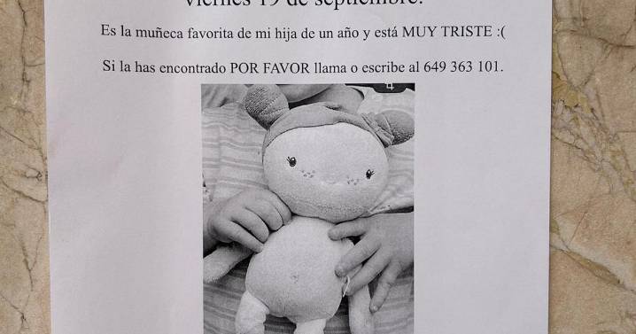 Unos padres piden ayuda para encontrar a la muñeca preferida de su hija: «Está muy triste»