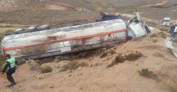 Cisterna con combustible volcó en la carretera Interoceánica