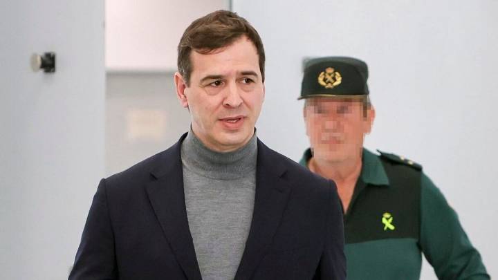 La Audiencia de Badajoz procesa al hermano de Pedro Sánchez y lo envía a juicio por tres delitos