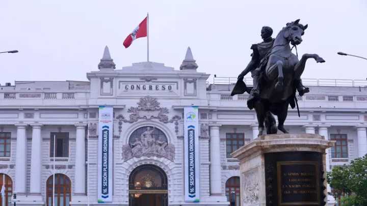 Claudia Sheinbaum responde a moción en Perú que busca declararla persona non grata