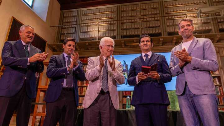 La Real Maestranza de Ronda homenajea a Morante en un acto que lo consagra como mito vivo del toreo