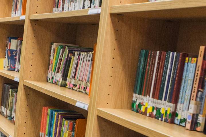Keep moms out of school libraries 