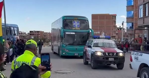 Silbidos, gritos y presión: así recibió Bolivia a Brasil en Villa Ingenio