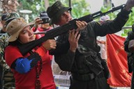 Convoca Maduro a jornada de entrenamiento militar para defender territorio venezolano