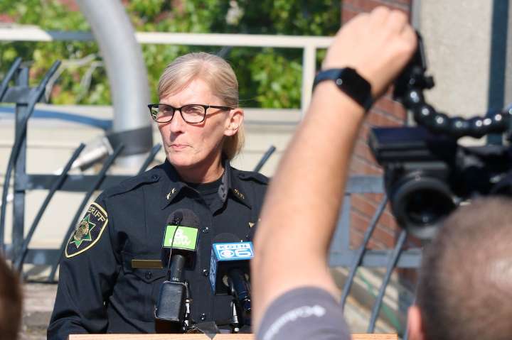 Sheriff apologizes for Gresham murder suspect on the loose