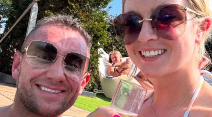 Publicó la celebración de su aniversario de bodas desde un jacuzzi y horas después la encontraron ahorcada