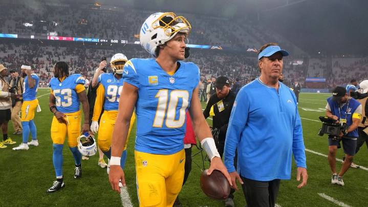 Chargers passing game helps break seven-game losing streak against Chiefs in Brazil