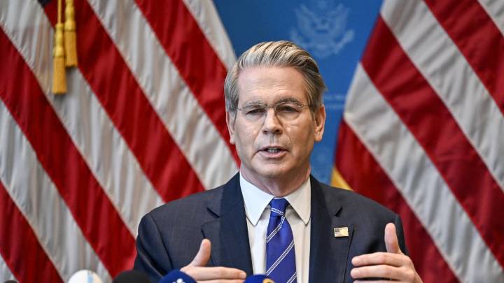 Scott Bessent asegura que EEUU está dispuesto a "tomar medidas fuertes" contra Rusia