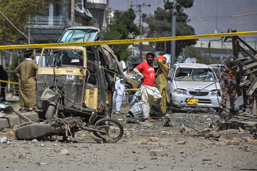 Un coche bomba frente a una sede de las fuerzas de seguridad de Pakistán deja al menos 8 muertos