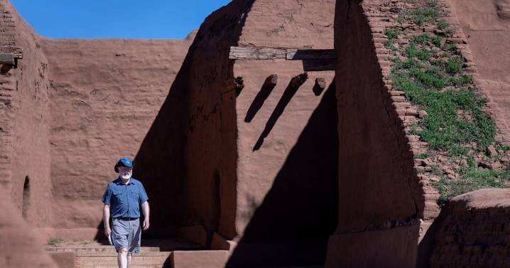 How would a federal government shutdown affect New Mexico?