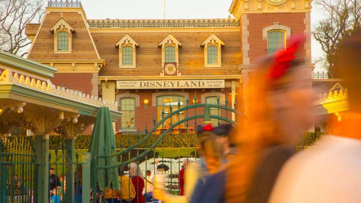 Anaheim Delays Disneyland Gate Tax Proposal