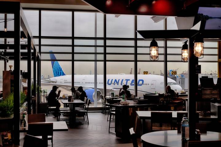 How airline lobbyists have succeeded in rolling back regulations