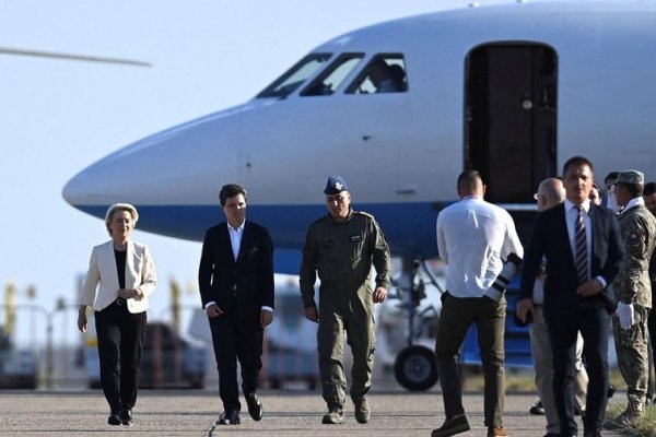 Von der Leyen, más expuesta a ataques cibernéticos ante la falta de un avión oficial o militar