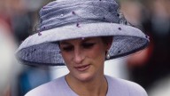 Lady Di modeló los 5 looks morados más icónicos que estarán de moda en otoño 2025