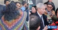 Mujer se abalanza contra Kast en su visita a Curicó: lanzó celular de uno de sus simpatizantes