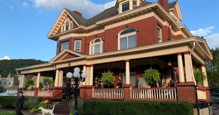 Russell House annual fundraiser heads across the pond with 1960s British theme
