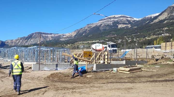 Serviu Aysén descarta problemas financieros en proyectos de vivienda y asegura normalidad en pagos