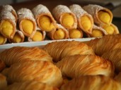 En Parque Patricios, confitería de barrio con buenos precios: exquisitos cannoli y sfogliatelle y una famosa torta de ricota alta y cremosa