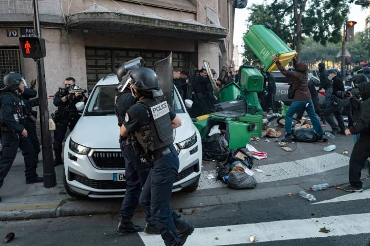EN VIDEO: Francia en llamas, protestas y caos por medidas económicas del Gobierno