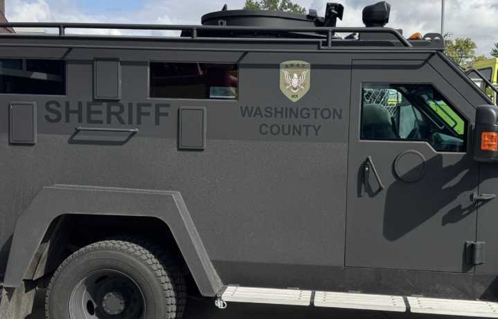 Authorities searching for suspects after robbery, kidnapping near Mahtomedi