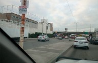 Autos circulan en sentido contrario en Av. Gálvez