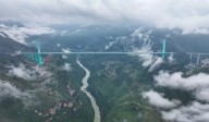 China y el puente más alto del mundo, 625 metros sobre un río