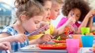 Francia veta el atún en comedores escolares: ¿por qué España no?