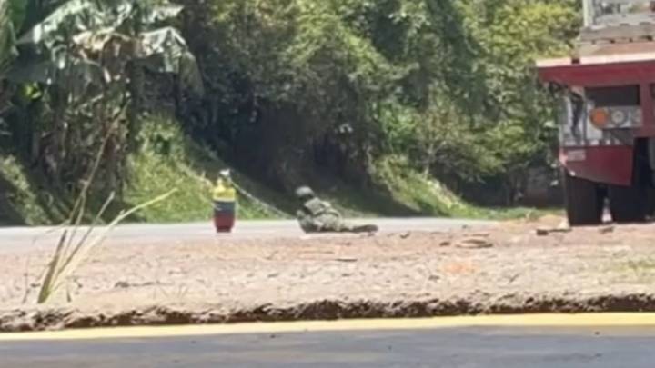 La valerosa acción de un soldado en el Cauca para verificar una carga explosiva de las disidencias