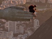 Locura en Río de Janeiro: dos personas saltaron en paracaídas desde el Cristo Redentor