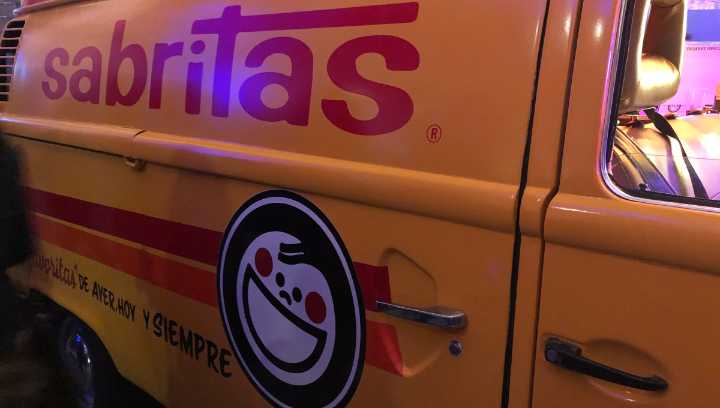 ¡De vuelta a los 90! Sabritas® celebró en grande con Fey, sabor retro y mucha música