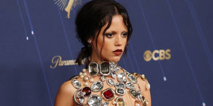 El secreto detrás del escandaloso vestuario de Jenna Ortega en los Emmy 2025