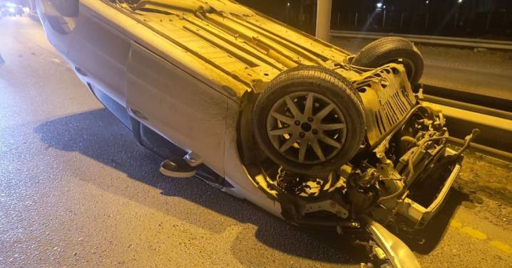 Vuelco en Ruta 7 en Centenario este martes: una mujer fue hospitalizada y hubo demoras en el tránsito