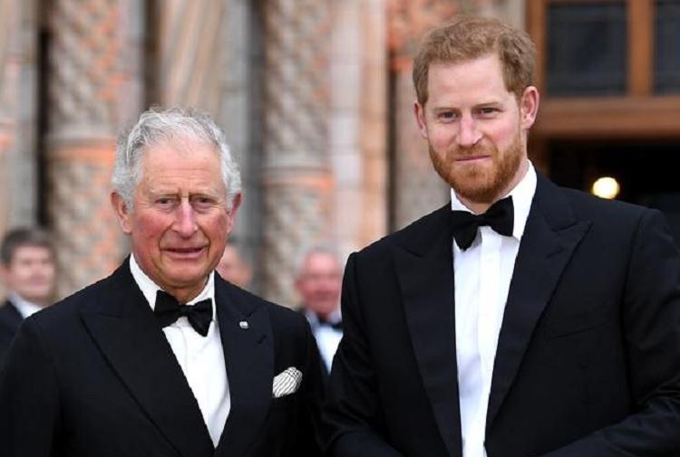 ¡Chismes Reales! El Príncipe Harry hace una sorpresiva visita a Clarence House para compartir té con el Rey Carlos III
