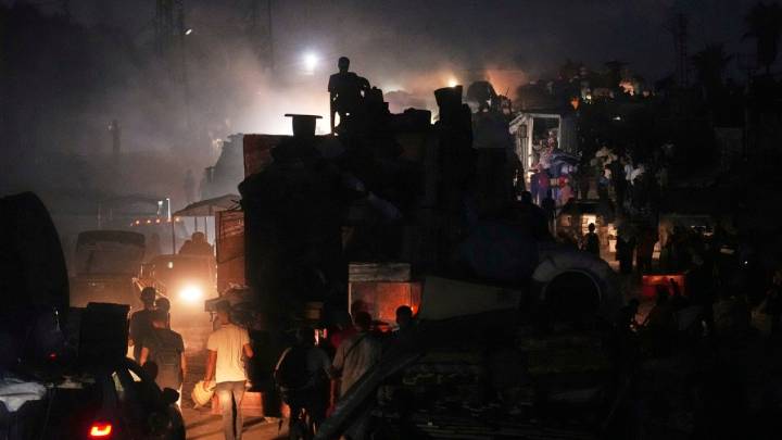 Panic in Gaza City as Israel advances on centre, ‘sandwiching’ population